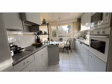 a evreux  gare et commodités à pied  appartement f5 avec loggia  cave et parking en sous-s