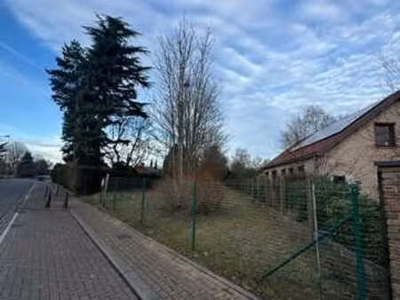 beau terrain à bâtir de 11 ares - 17 mètres de façade!