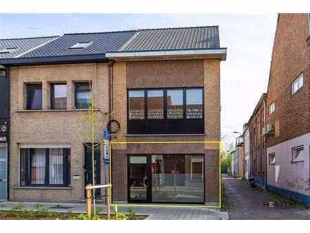 immeuble commercial au rez-de-chaussée