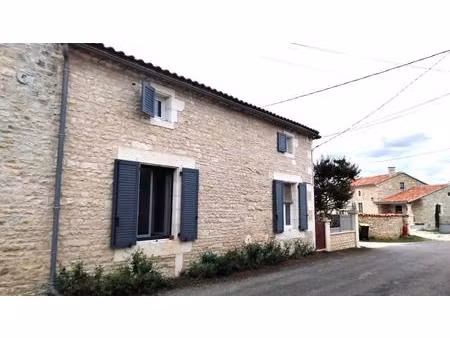 maison de caractère en pierre  charmant hameau avec logis historique  proche des commodité