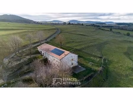 ancienne ferme rénovée  un balcon naturel sur les monts d'ardèche.