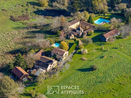 hameau périgourdin au coeur de 12 hectares avec deux sources naturelles
