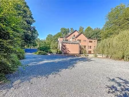 superbe et elegant immeuble mixte. potentiel enorme.