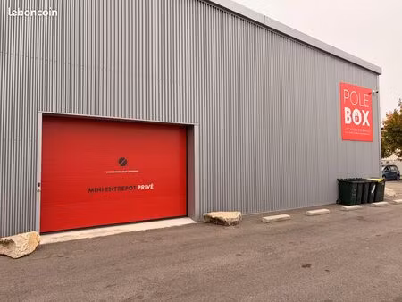 mini entrepôt - grand espace de stockage