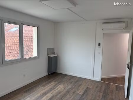 bureau dans cabinet paramédical