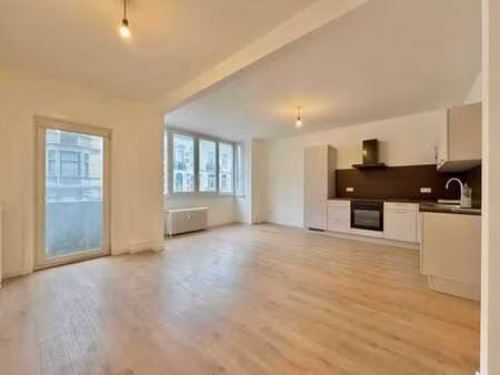 !new! 2 chambres rénové avec balcon près de la basilique