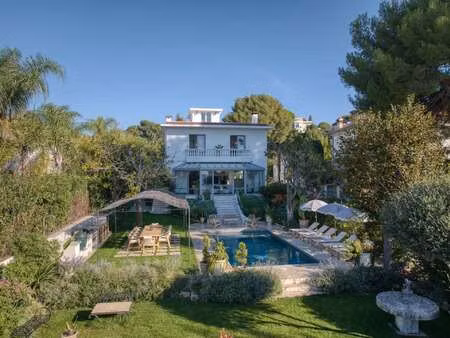villa de luxe à louer à cap-d-antibes : 17 500€/mois | 270m²
