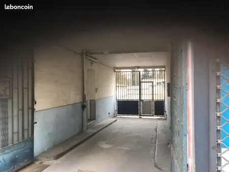 parking/box 1 pièce 10 m²