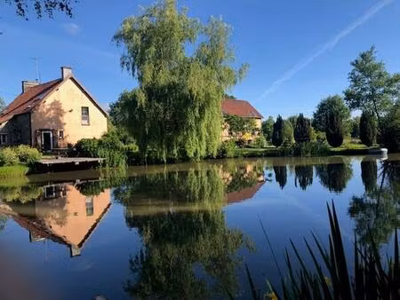 la chatouillette  une propriété avec un gîte un étang et un grand terrain située à...