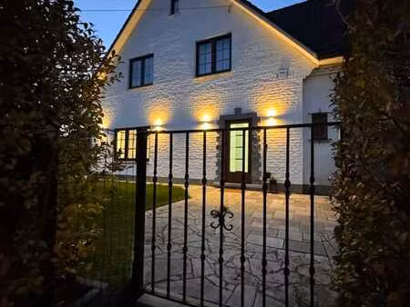 superbe maison trois façades récemment rénovée – 350 m²