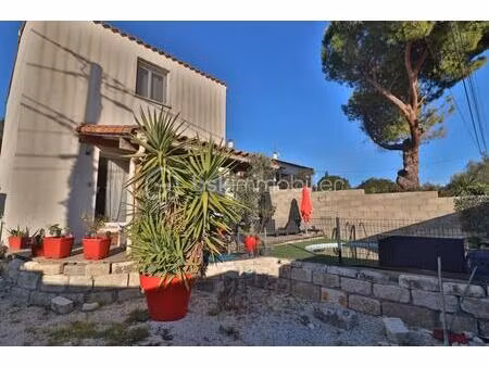 maison r+1  112m² habitable sur 320m² de terrain  3 chambres  piscine