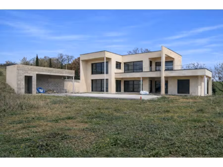 villa d'architecte t5 | piscine | 2 692m2 de terrain