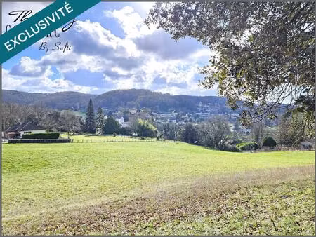 terrain avec vue et réséaux à proximité.