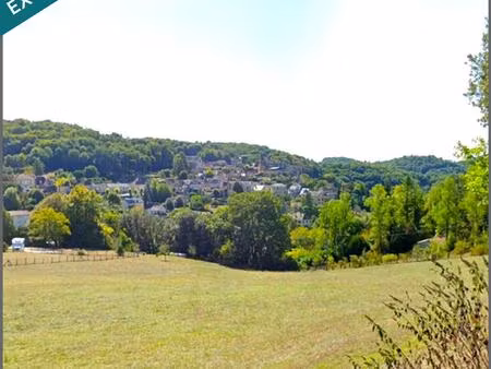 beau terrain de 4275 m² avec vue dégagée.