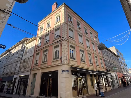 bourg très immeuble de rapport