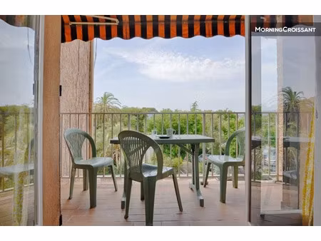 location meublée appartement 2 pièces 20 m² à saint-cyr-sur-mer (83270)  733 €