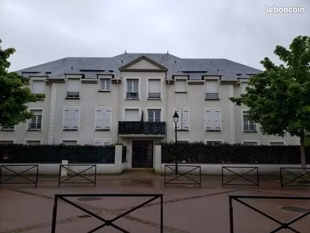 a louer studio avec parking et jardin privatif. tigery 91250