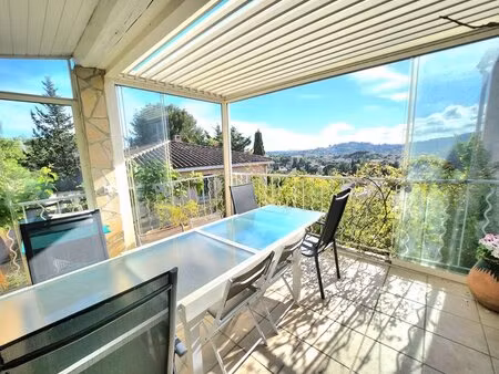 maison de 242 hab // terrain 1196 m² // piscine / sauna / spa