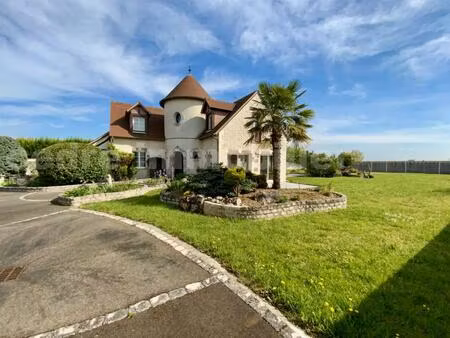 saint-hilaire-saint-mesmin // maison familiale d'environ 200 m²