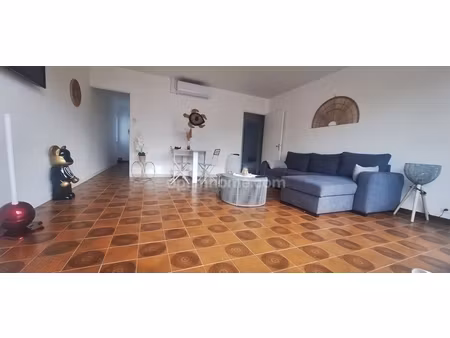 t3 rénové – terrasse 22 m² plein sud – parking – à 600 m de la plage