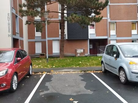 place de parking / stationnement sécurisé