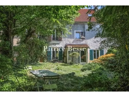 en île-de-france  à 18 km au sud de paris  une ancienne maison de maître de 1850 et ses...