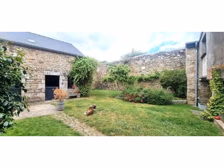 maison de ville avec jardin et 7 chambres à guingamp. agreement pmi pour famille d'accueil