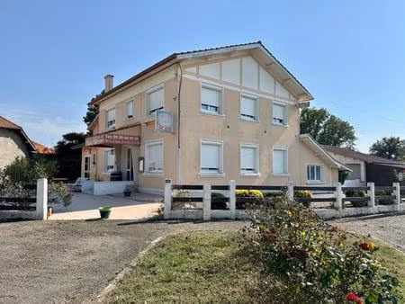 garlin - ancien hotel restaurant renové