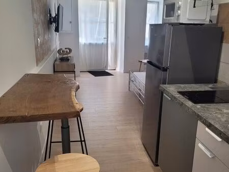 location studio meublé