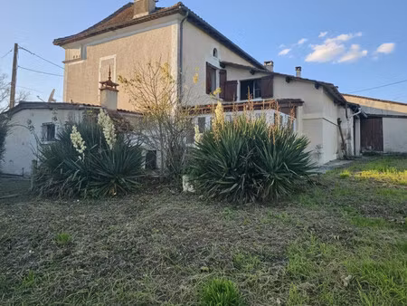 lusignac  belle maison avec jolie vue à rénover