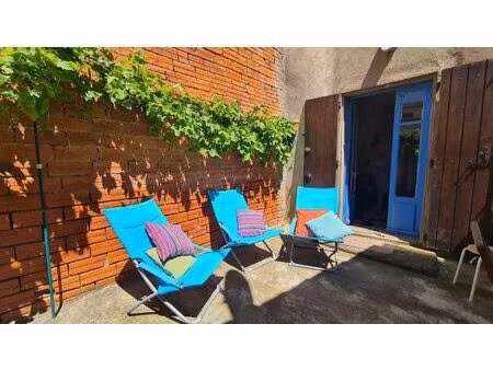 adorable maison de village avec cour – idéale résidence seco