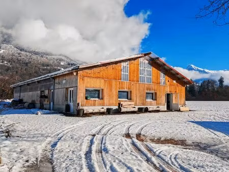 à vendre bâtiment agricole + 2.96 ha de terrain