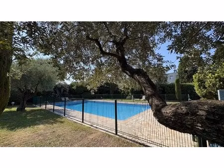 rare - antibes - studio en dernier étage.