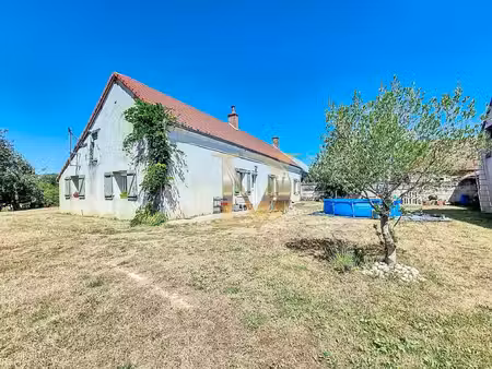maison ancienne rénovée avec dépendances sur 4500 m² de terr