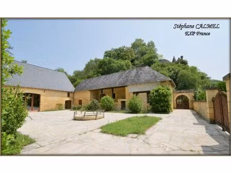 15 mns de sarlat - propriété en pierre - dépendances - piscin