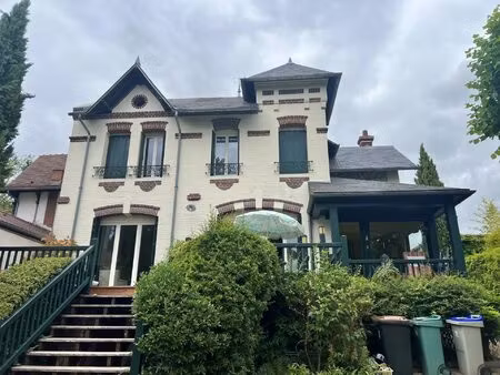 maison de maître de 141 m2 édifiée sur un terrain de 1060 m2