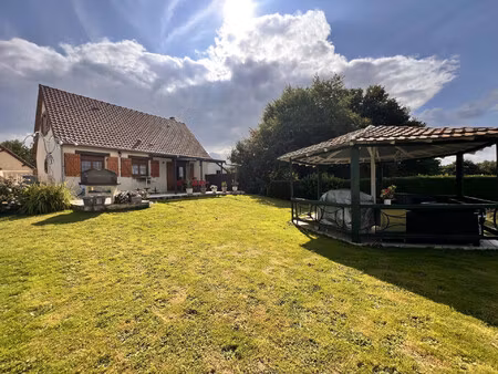 maison familiale avec sous-sol aménagé  garage double et dépe