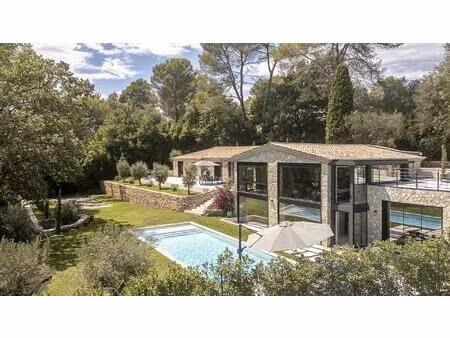 mas en pierre de 300m2 sur terrain de 2500m2 proche du village