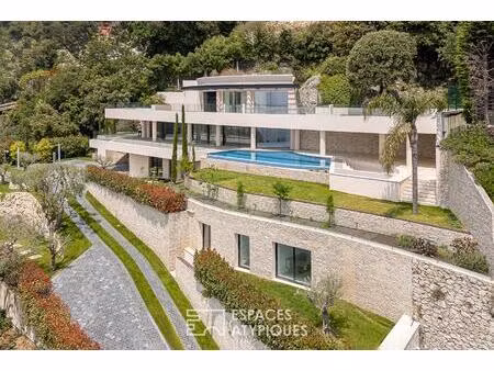 villa contemporaine : une ode au luxe et à la sérénité