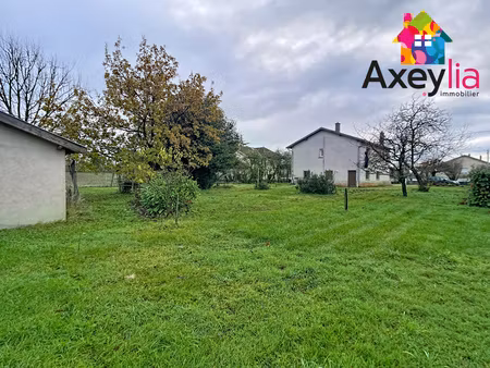 a vendre - pouilly-les-nonains - maison avec trois chambres  deux garages et grand terrain