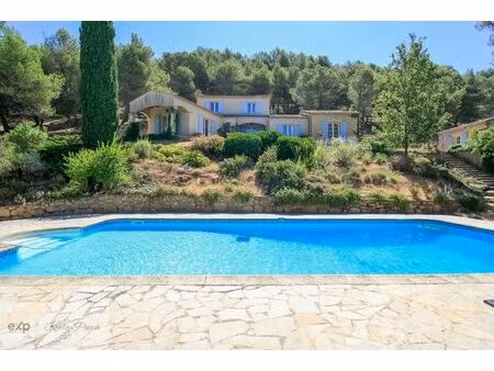 propriété provençale avec vue imprenable  piscine et dépenda