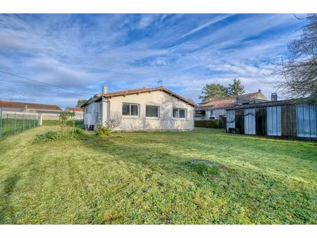 vente maison 4 pièces 100 m² à le douhet (17100)  189 500 €