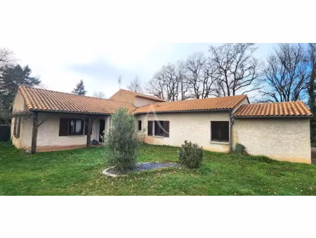 vente maison 6 pièces 175 m² à saint-sauvant (86600)  199 500 €