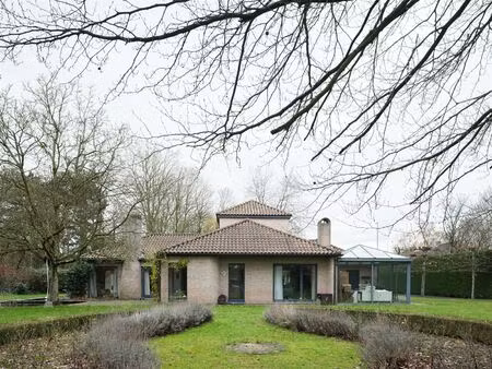 unieke villa met prachtige tuin op een perceel van 2.764 m².