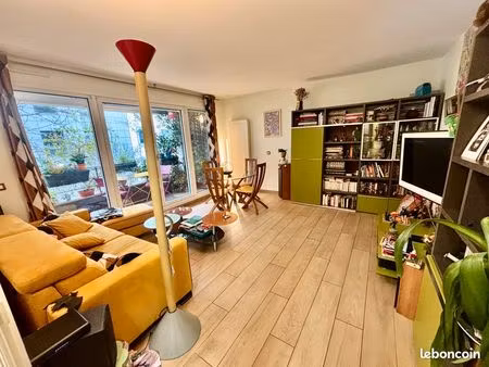 gare de lyon  appartement t2 avec loggia (immeuble récent)