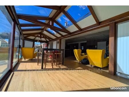 pavillon 8 pièces 210 m²