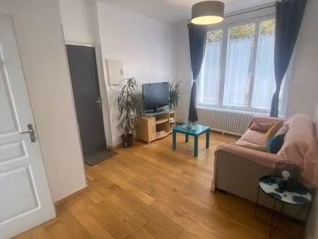 appartement meublé avec une cour