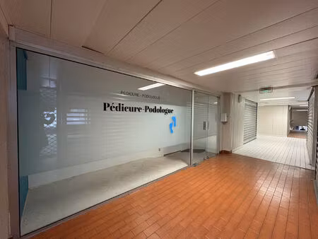 location commerce 30 m² à aubagne (13400)