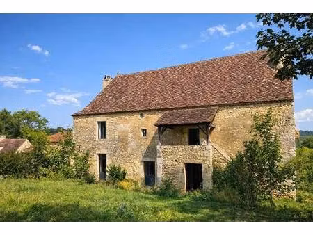 propriete cette charmante bâtisse en pierre séduit par ses beaux volumes et son...