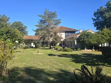 villa remarquable tout confort à bourg du bost